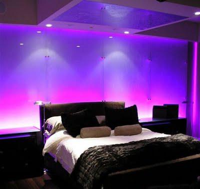Небольшая фиолетовая спальня - Дизайн интерьера спальни и мебель фото