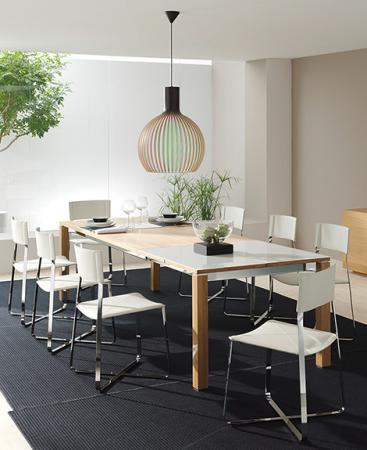 Устойчивость высококачественной мебели от Team 7 - новый журнальный столик Lift, Riletto кровать, стул и Lux Cubus буфет InMotio