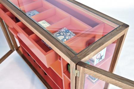 Коллекция стеклянных шкафов Vitrina Hierve для Case Furniture