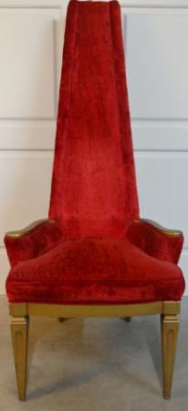 Красные кресла с высокой спинкой 60-х годов в стиле «Старый Голливуд»