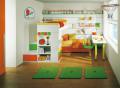 Мебель для детской комнаты - Дизайн детской с двумя кроватями на разных уровнях